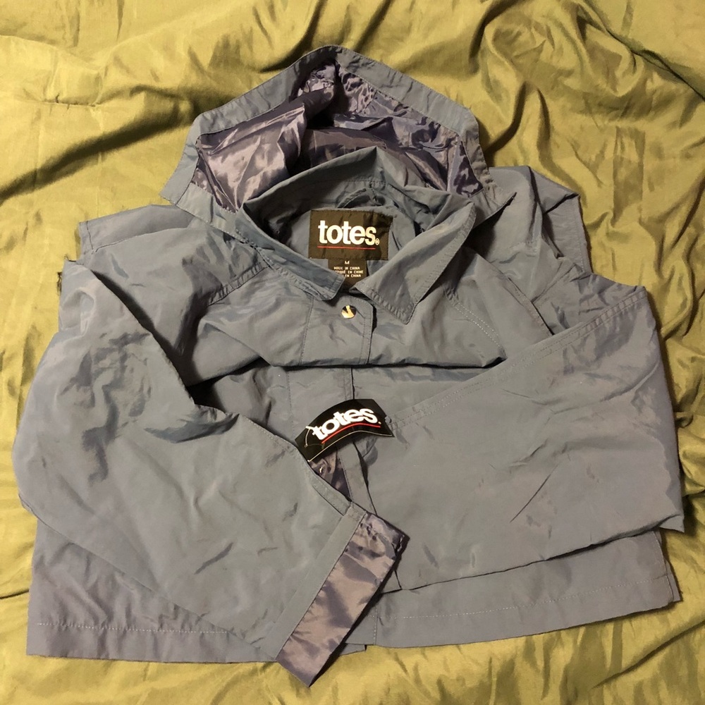 TOTES RAIN JACKET WITH DETACHABLE HOOD